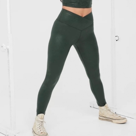 Offline by Aerie the Hugger Crossover Green High-Waisted Leggings - Picture 1 of 8
